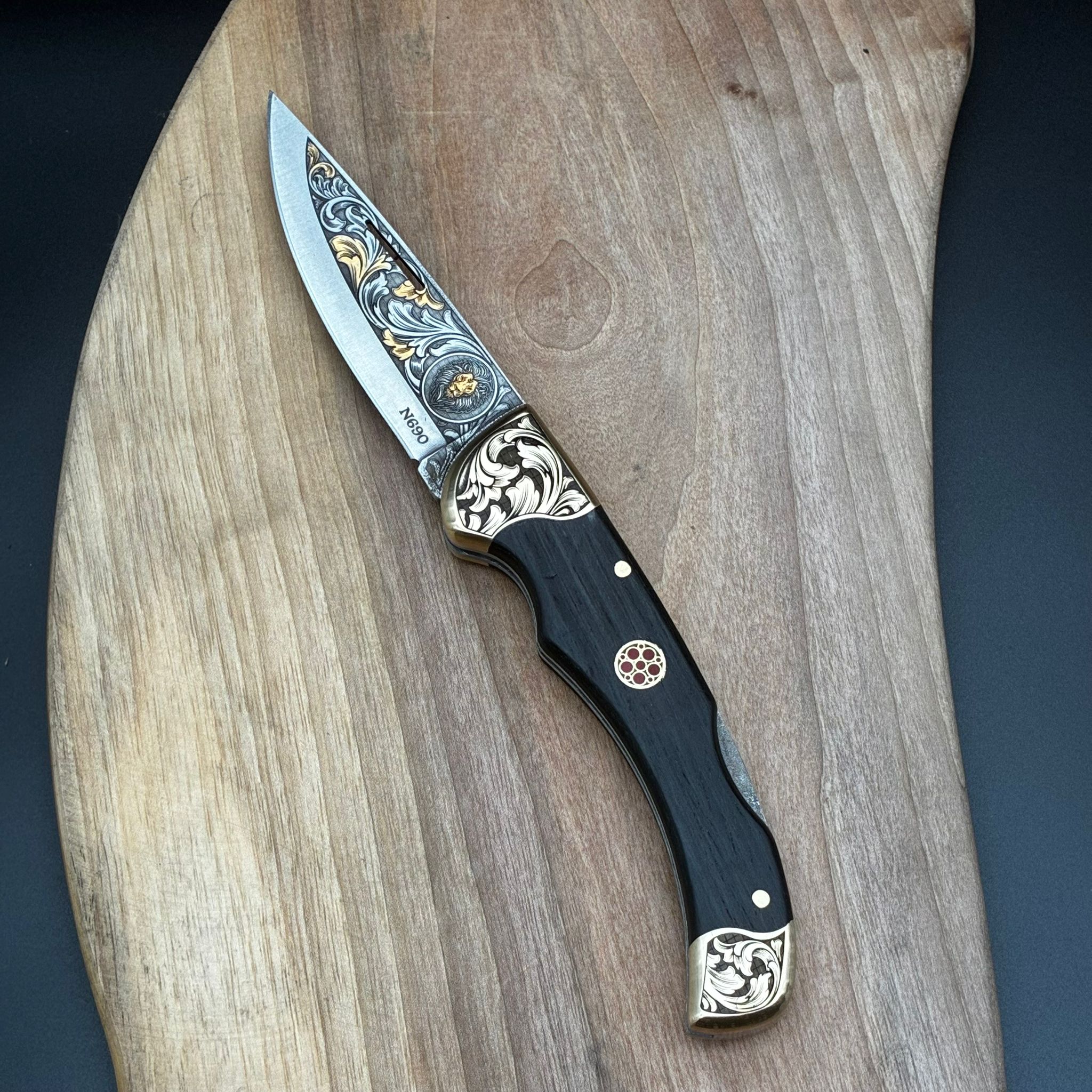 ASLAN YERLİ GRAVÜRLÜ ÇİFT SİPERLİ  ÇAKI (N690) 10502